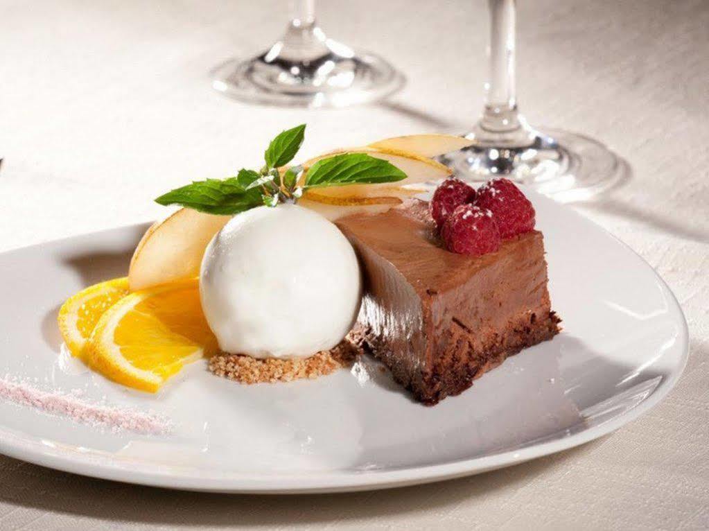 Logis Hotel Restaurant Des Voyageurs Le Malzieu-Ville Zewnętrze zdjęcie